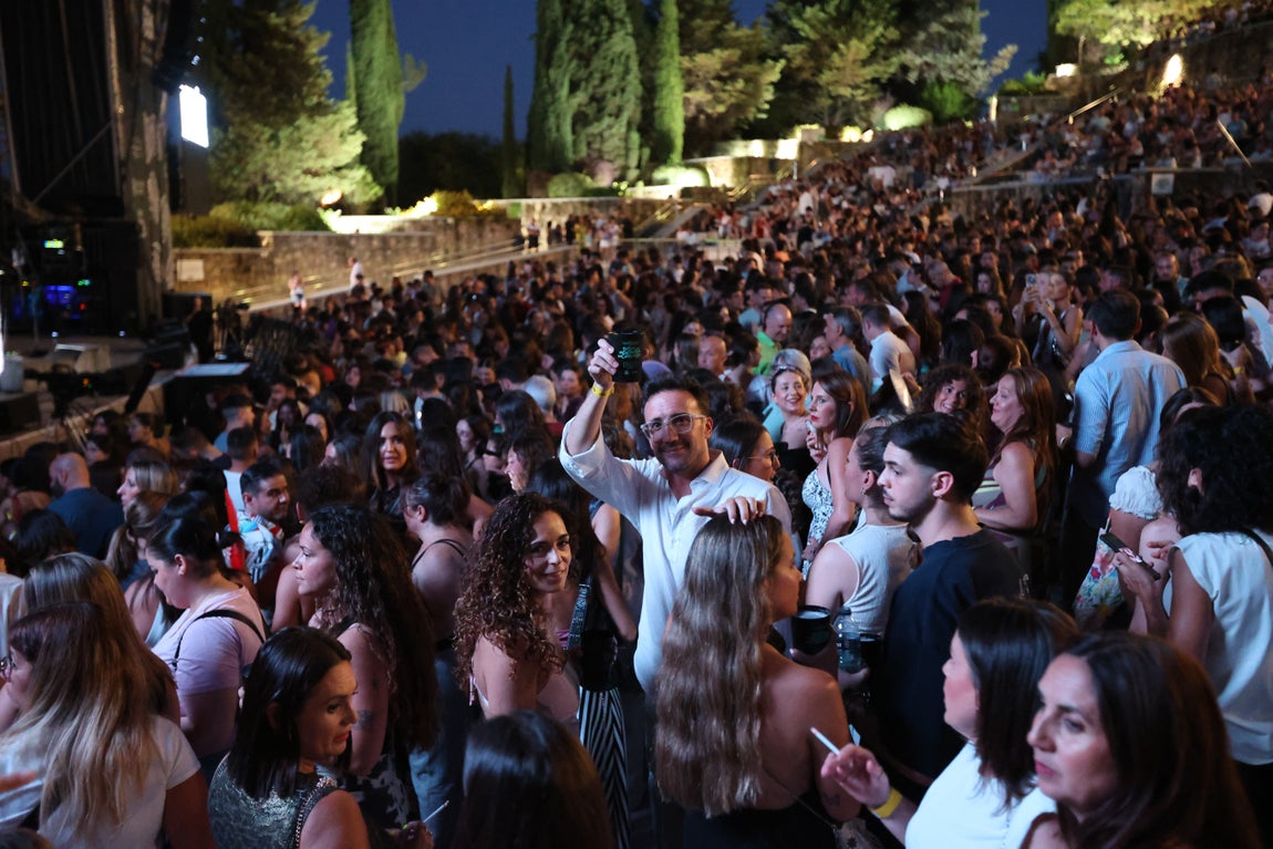 Dani Fernández pone bocabajo el Festival de la Guitarra de Córdoba, en imágenes