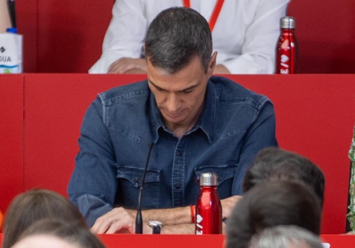 El caso de machismo de uno de sus fieles dinamita el discurso de la renovación de Sánchez