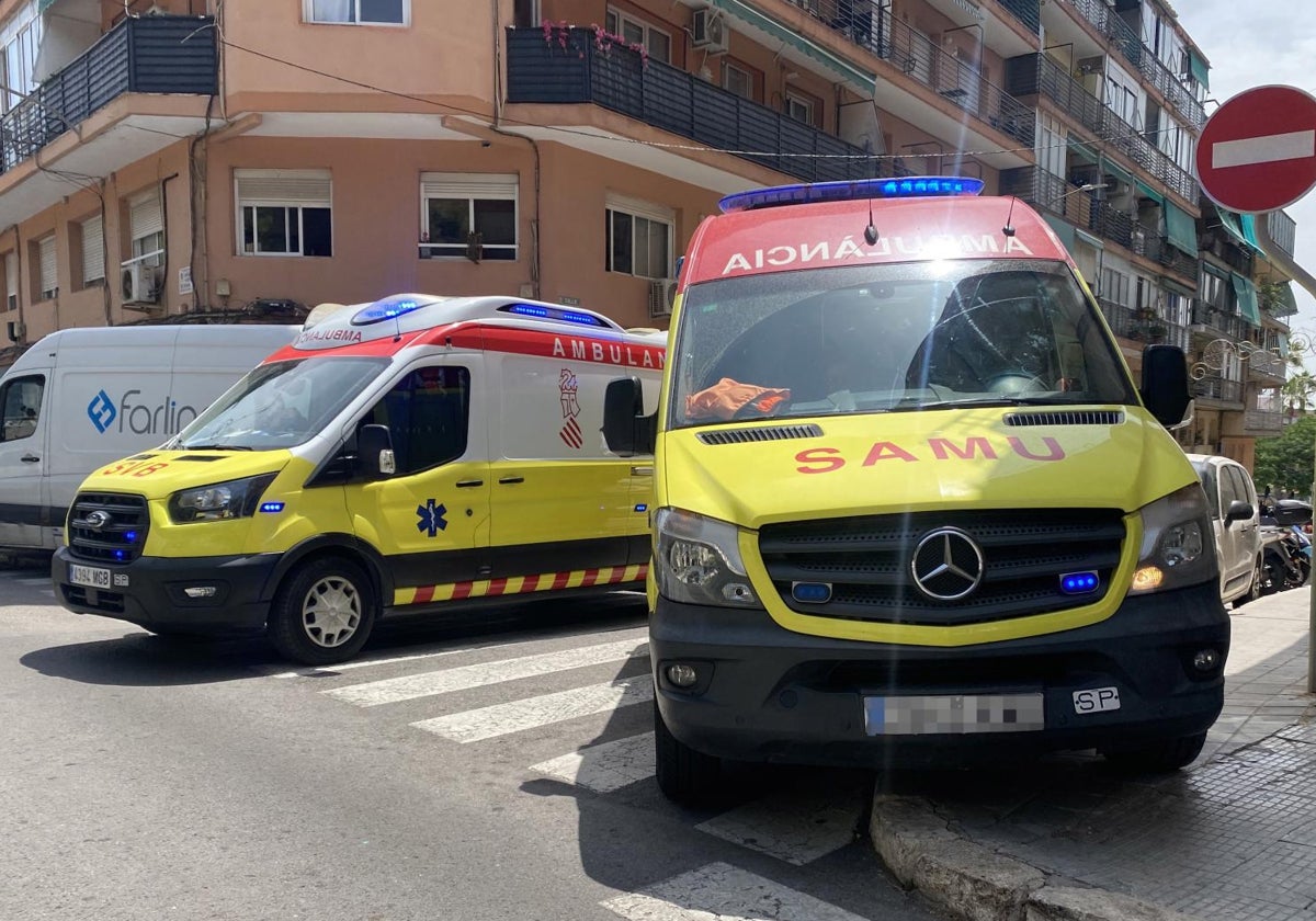 Dos ambulancias del SAMU durante un servicio en la provincia de Alicante