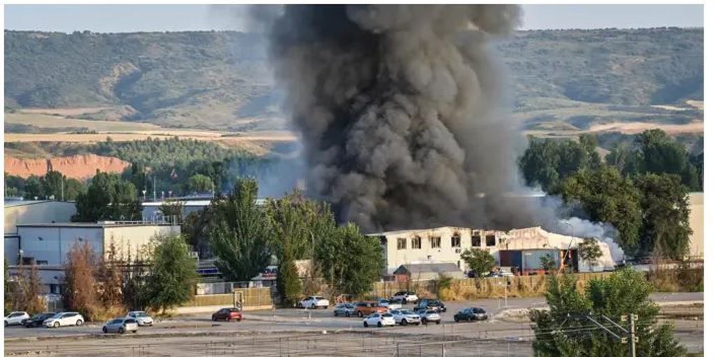 El 112 desactiva el Platecam en Cabanillas y Alovera por el incendio de la fábrica de pilas , pero se mantiene en Azuqueca de Henares