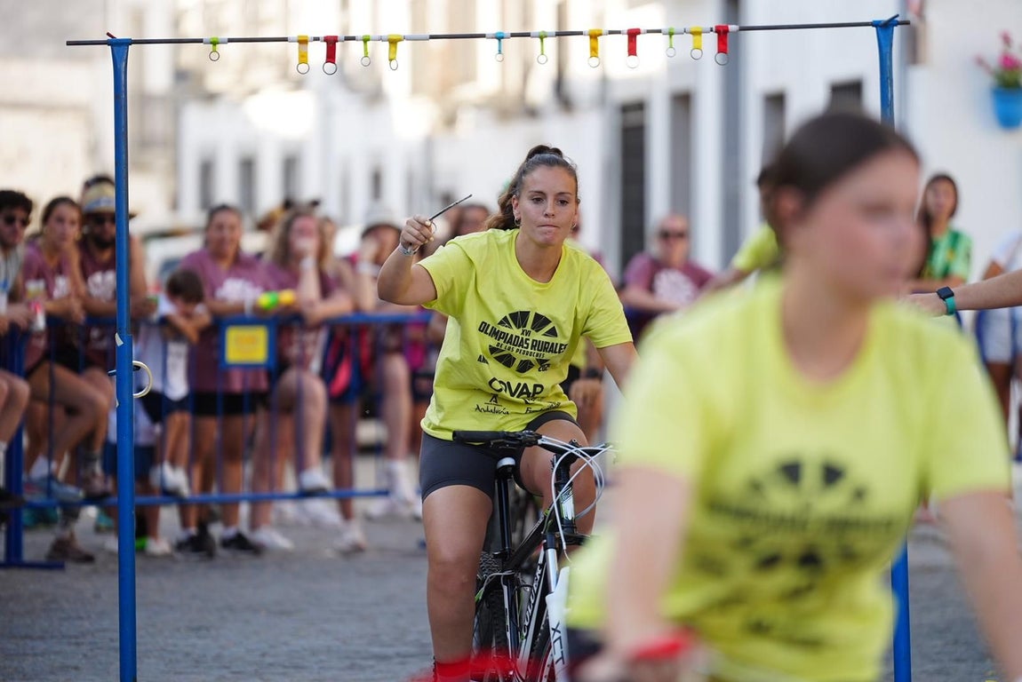 Las Olimpiadas Rurales reviven en Añora el juego más tradicional, en imágenes