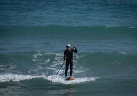 ¿Puedo usar mi tabla de paddle surf en la playa? Esto es lo que dice la normativa
