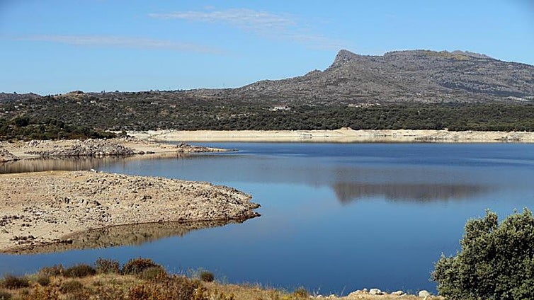 Grave un hombre de 65 años tras sufrir un ahogamiento en el embalse de El Atazar