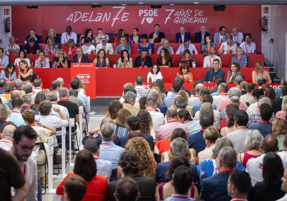 Sánchez no consigue disipar las dudas internas
