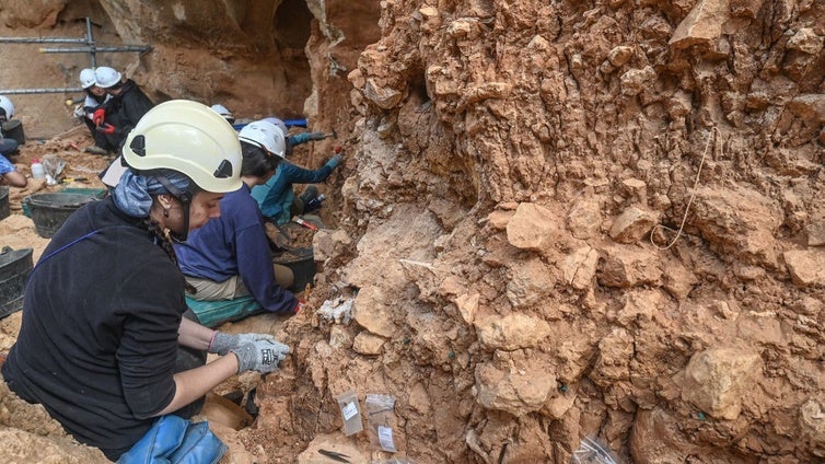 Encuentran en Atapuerca una falange de mano de Homo antecessor