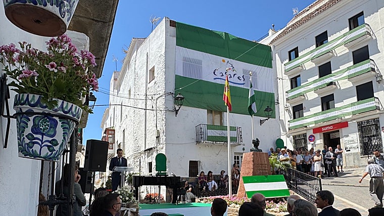 El acto se celebró en la plaza de Casares