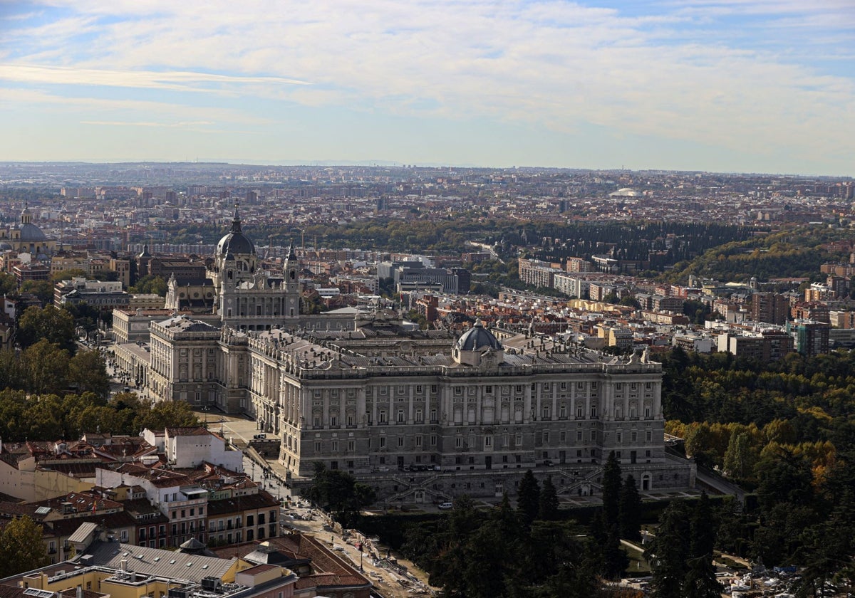 El Palacio Real de Madrid desde la Plaza de España