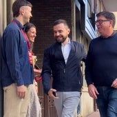 Francisco Salazar, a la derecha, y el jefe de Gabinete de Pedro Sánchez, Diego Rubio, entrando en una imagen reciente a la sede del PSOE en Ferraz