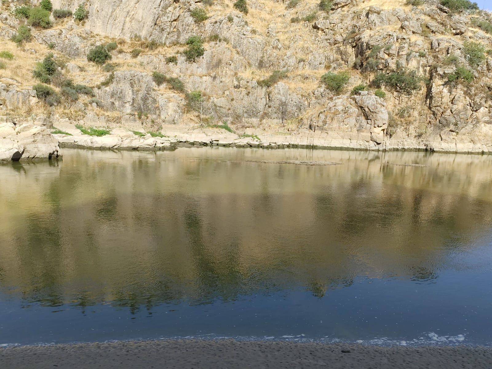 Las imágenes de la espectacular bajada del caudal del Tajo a su paso por Toledo