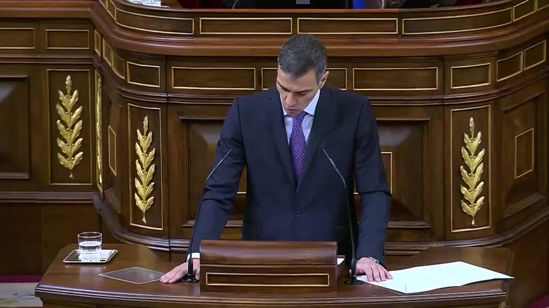 Sánchez asegura ante el Congreso ser un político limpio y liderar un partido ejemplar