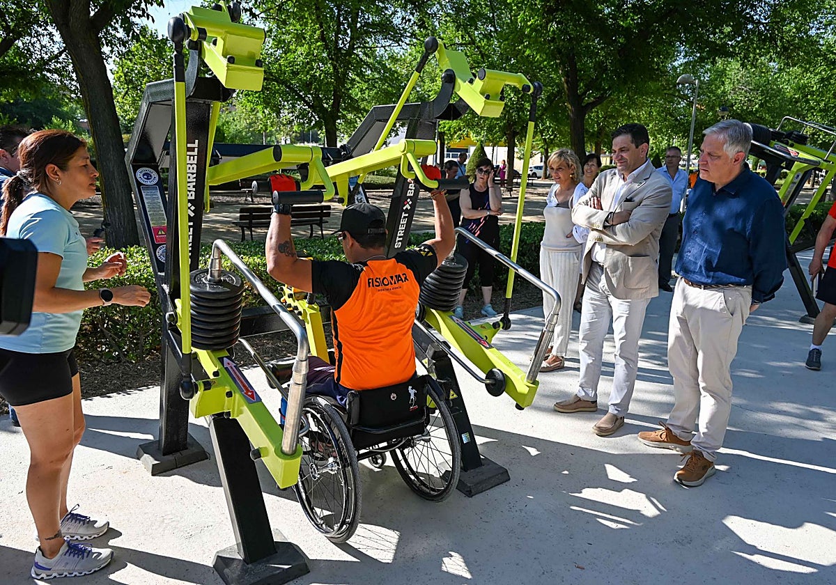 El alcalde, Francisco Cañizares, y el presidente de la Diputación provincial, Miguel Ángel Valverde, han visitado hoy la renovada vía verde