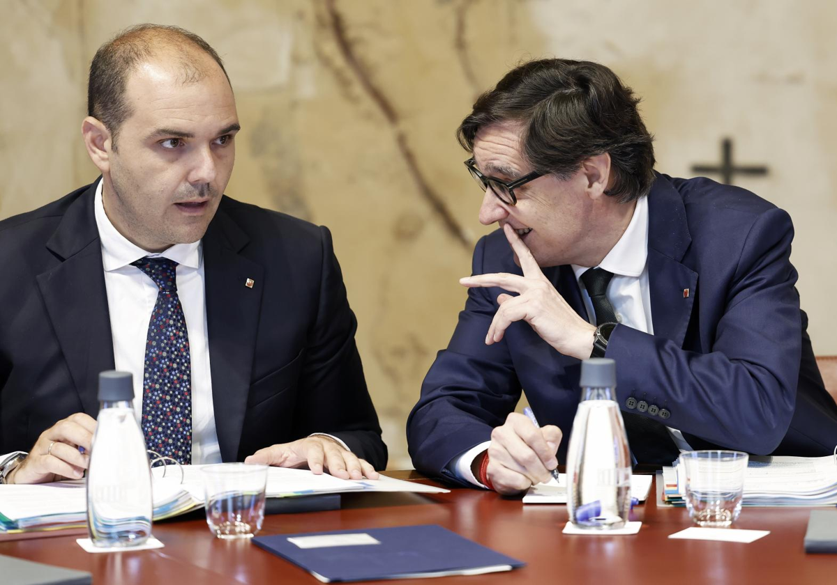 Albert Dalmau y Salvador Illa, antes de la reunión del Govern, esta misma semana