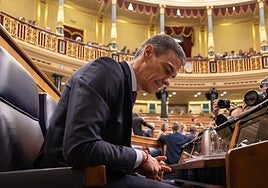 Sánchez dice que se planteó dimitir, solo admite haberse equivocado y avisa de que no «tirará la toalla»