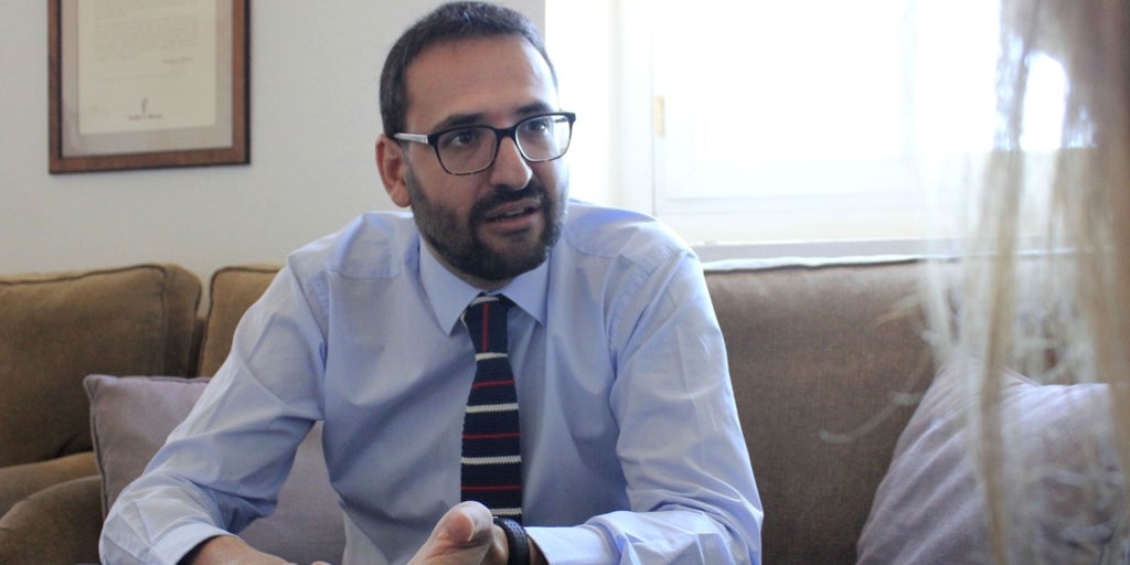 Sergio Gutiérrez (PSOE) exige la dimisión de Carolina Agudo (PP) como diputada en las Cortes por «calumniar» a Page