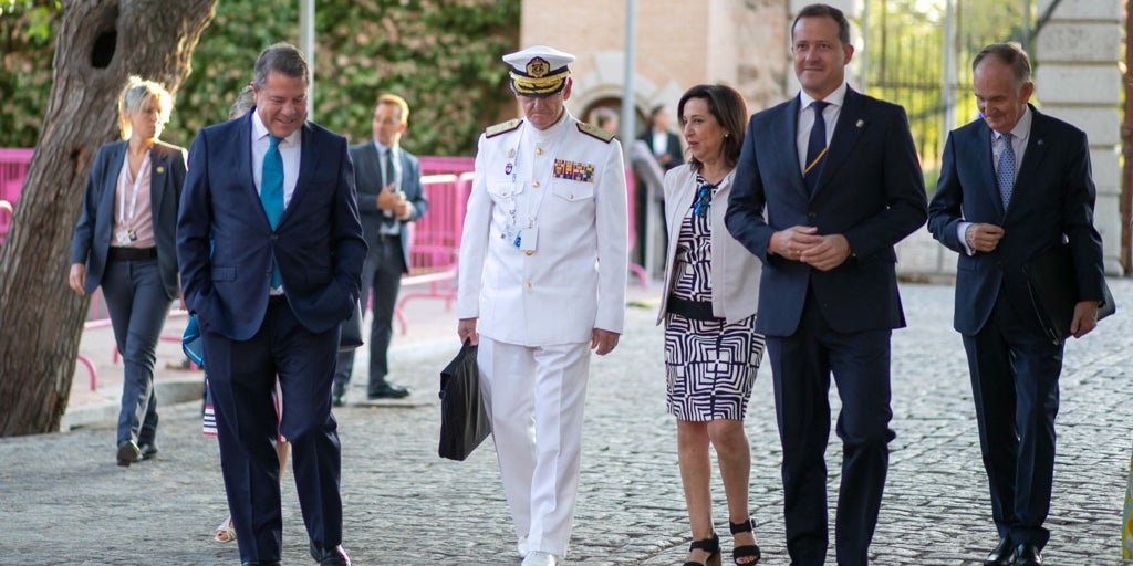 La ministra de Defensa pide «respeto» para Page: «Es un político que gana elecciones por mayoría absoluta»