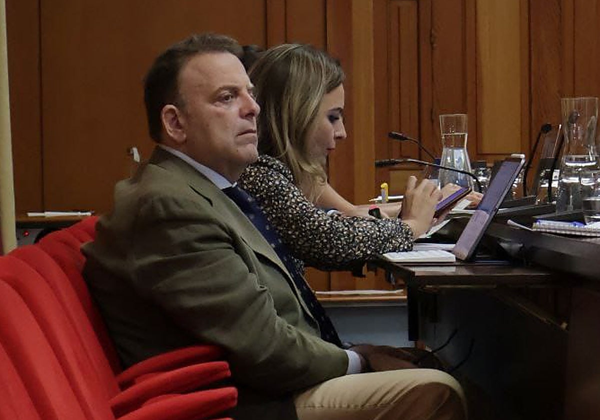 Julián Urbano durante el Pleno celebrado este jueves en el Ayuntamiento de Córdoba