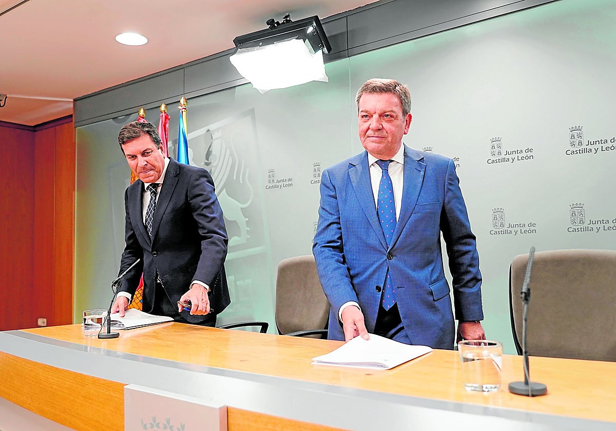 El consejero portavoz, Carlos Fernández Carriedo, y el titular de Presidencia, Luis Miguel González Gago