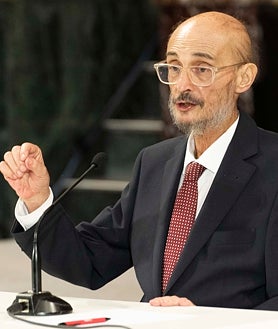 Imagen secundaria 2 - El retrato de Lambán colgará en el salón principal del edificio que alberga el Gobierno de Aragón: «Me siento huérfano en mi partido»