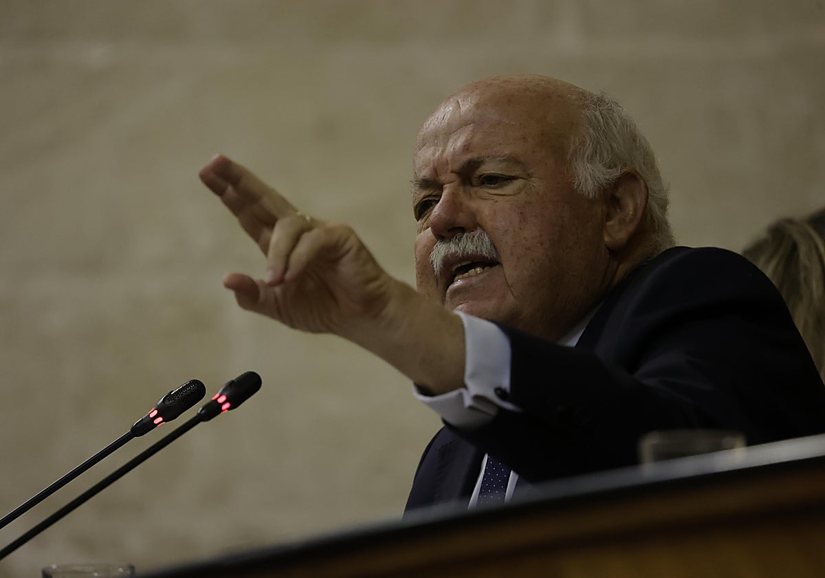 Aguirre tuvo que llamar al orden al grupo socialista y desalojó a los representantes de Cazorla en lucha