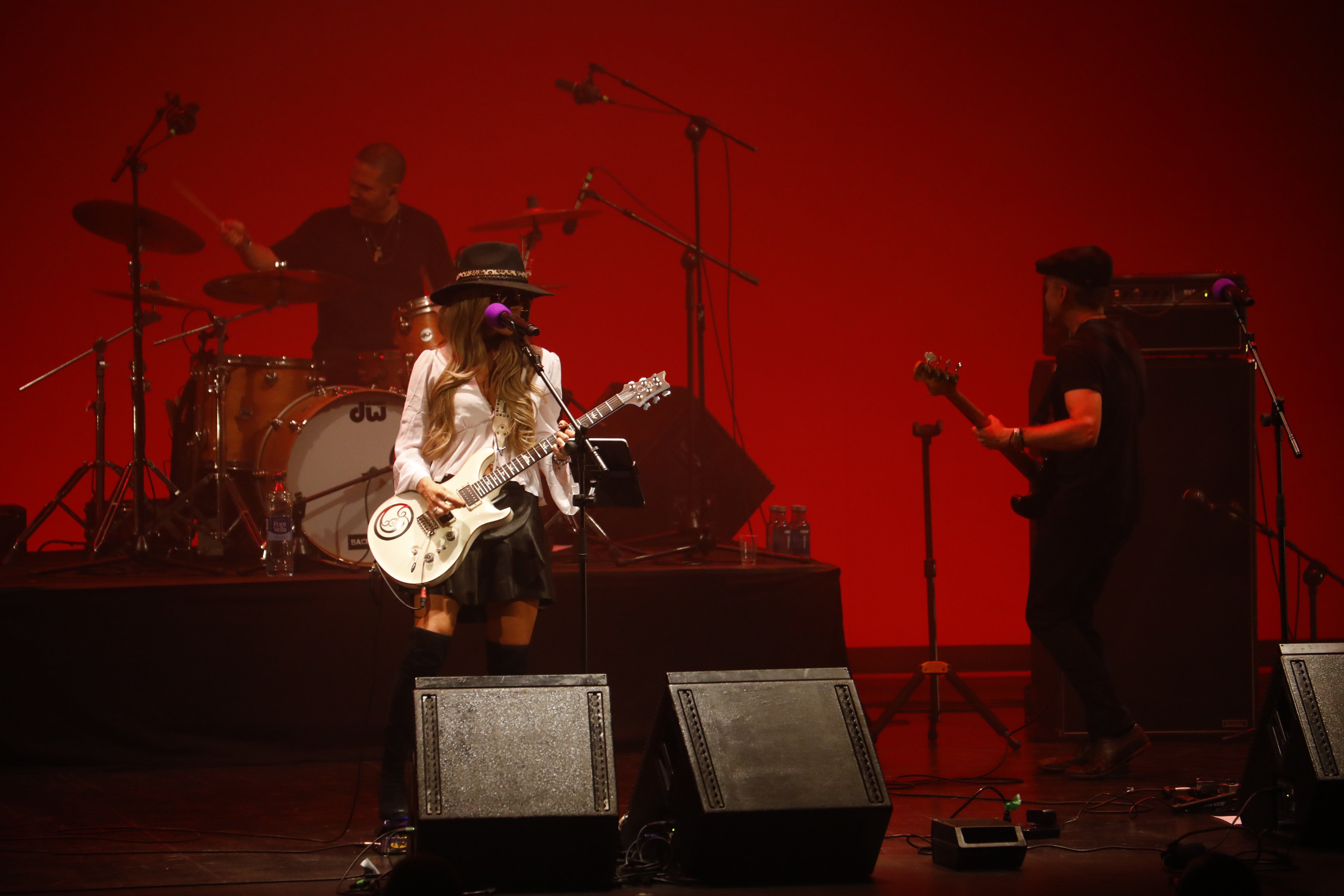 Las mejores imágenes del concierto de Orianthi, la diva australiana del blues y el rock en Córdoba
