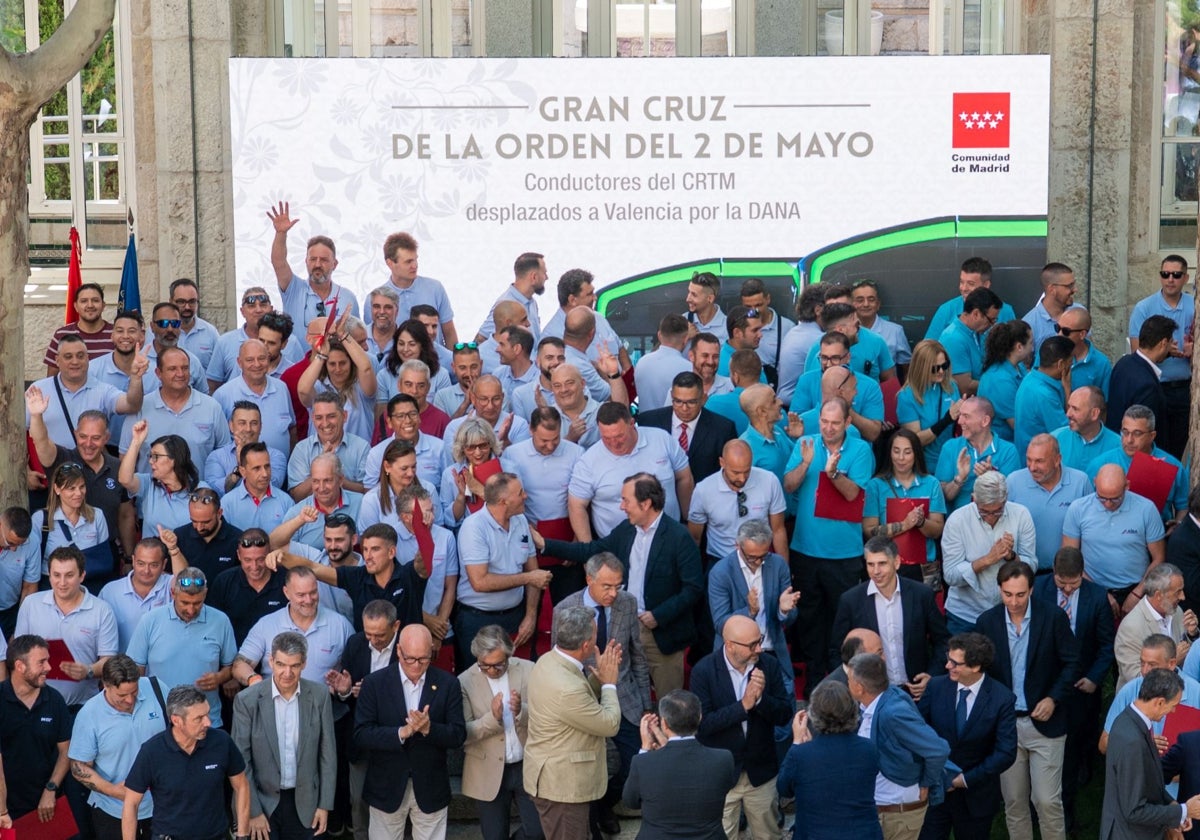 Los conductores premiados, tras recibir sus diplomas en el Palacio de Maudes