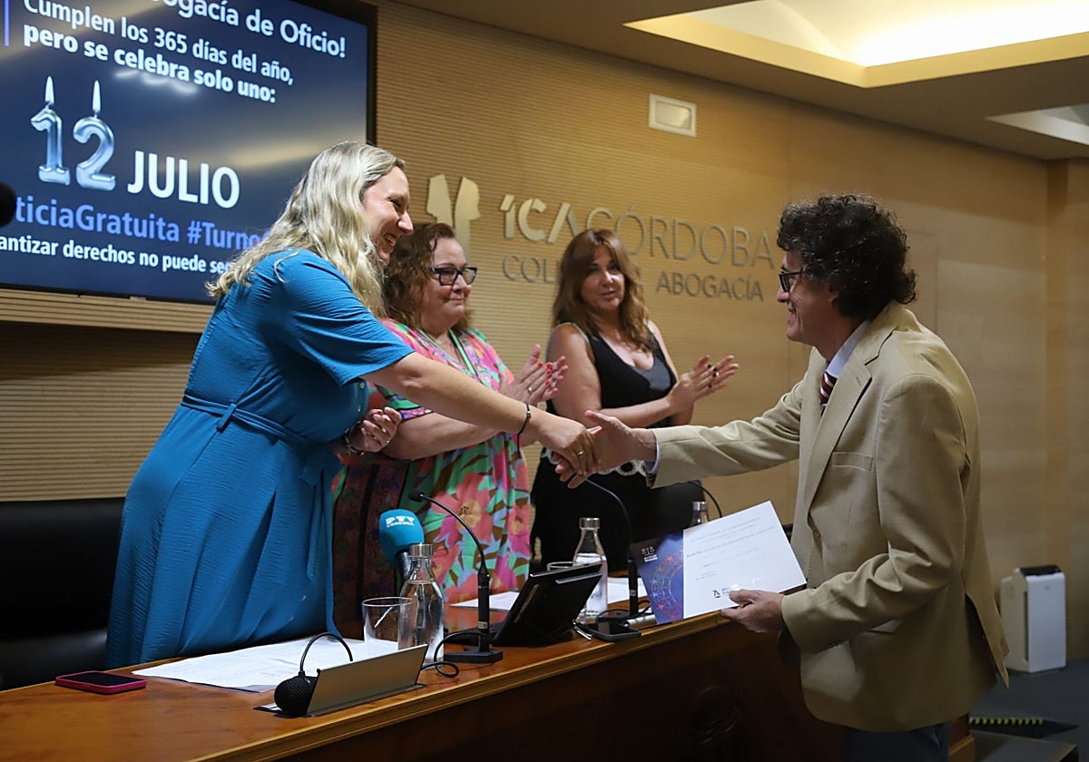 La diputada de Turno de Oficio, Sofía Fuentes, la vicedecana Concepción Ortega