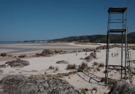 La falta de socorristas compromete la seguridad en las playas gallegas