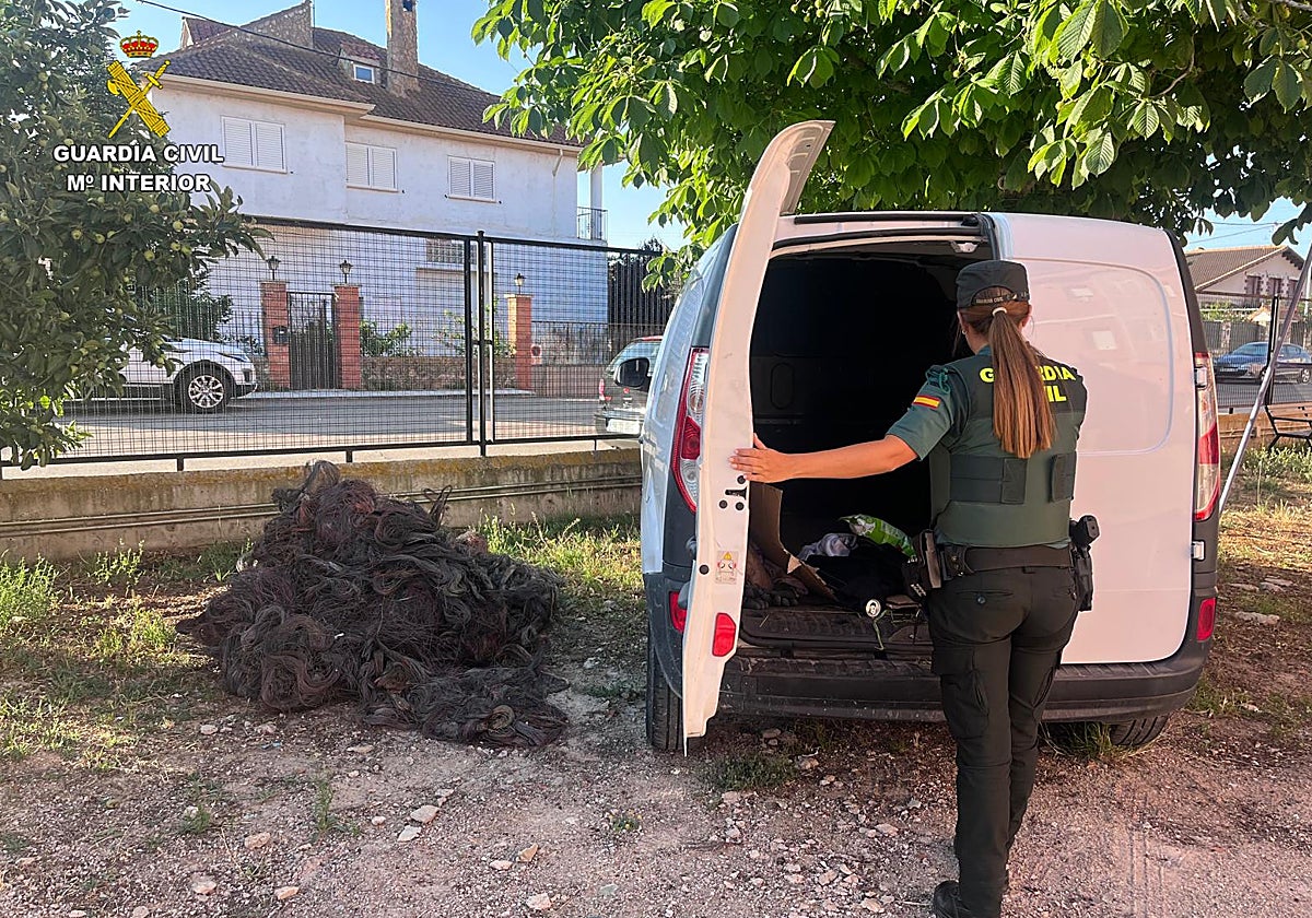 La furgoneta donde viajaban los delincuentes que han sido detenidos