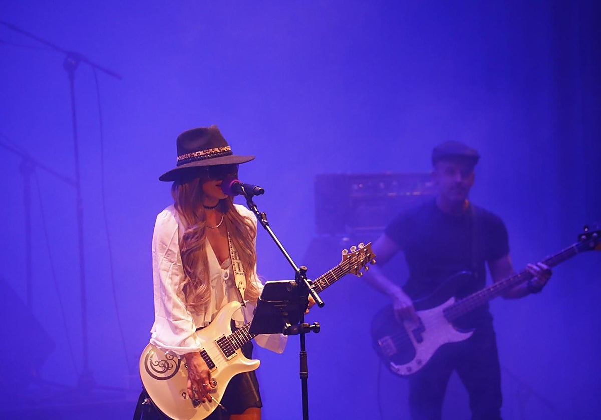 El Gran Teatro acoge una vuelta a los orígenes del Festival de la Guitarra con el concierto de la guitarrista