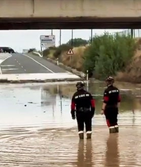 Imagen secundaria 2 - La Unidad Militar de Emergencias ha movilizado a lo largo de esta madrugada en las zonas de la provincia de Zaragoza afectadas por la alerta roja por tormentas de hasta 100 litros por metros cuadrado en una hora, en especial en los municipios de Pedrola, Grisén, Figueruelas, Pleitas y Bárboles.