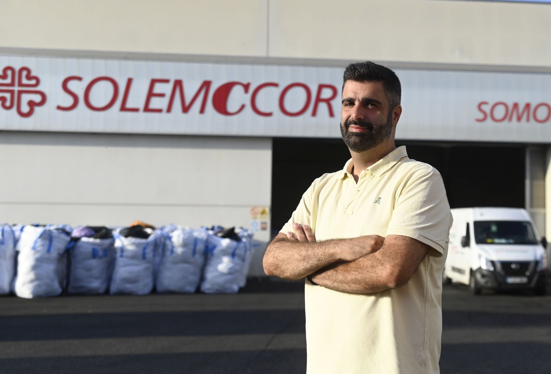 Así recoge la ropa usada Cáritas en Córdoba, en imágenes