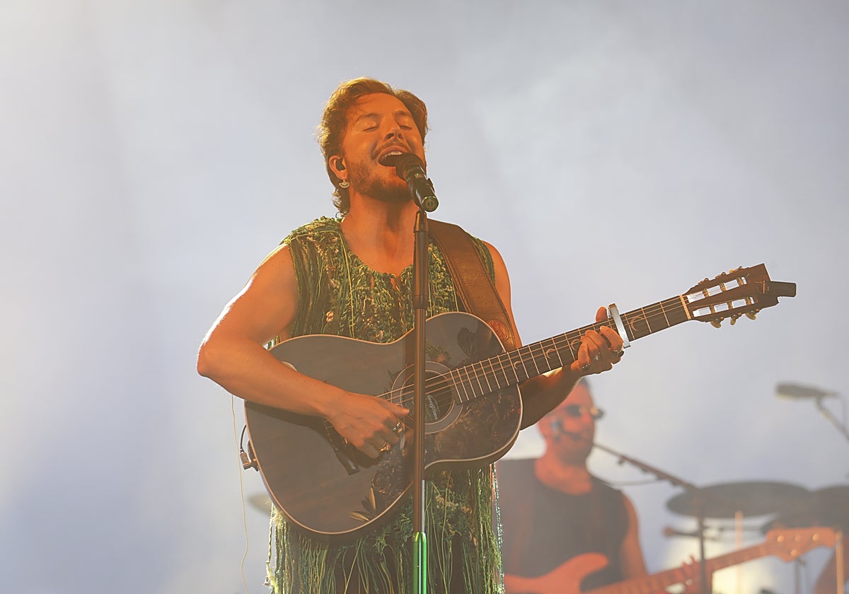 Manuel Carrasco en un momento de su concierto de este sábado en Córdoba