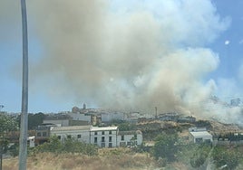 Controlado el incendio en la ladera del Castillo de Aguilar