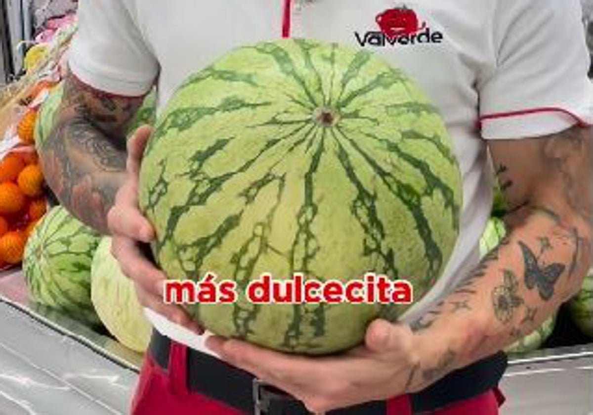 El frutero de supermercados Deza en el perfil oficial de Instagram
