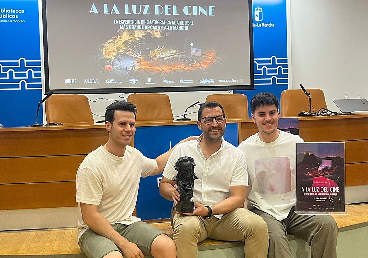 Los Hermanos Valle presentando la segunda edición de 'A la luz del cine'
