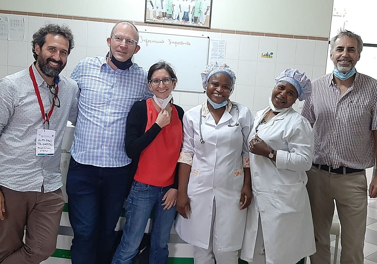 El equipo investigador, en Mozambique