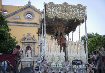 Palio de Nuestra Señora del Carmen, tras dejar atrás su santuario, la iglesia de San Cayetano, el 16 de julio de 2024