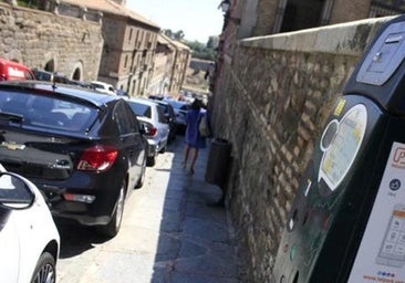 Las plazas de aparcamiento de la zona azul desaparecerán casi por completo del Casco por la zona de bajas emisiones