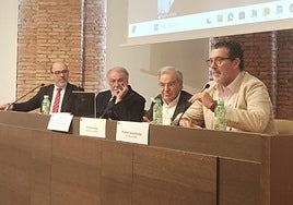 El director de ABC, Julián Quirós, diserta en Málaga sobre los riesgos para la libertad de prensa