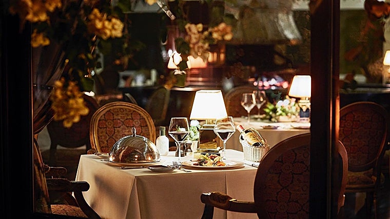 Salón del restaurante El Grill en el Marbella Club