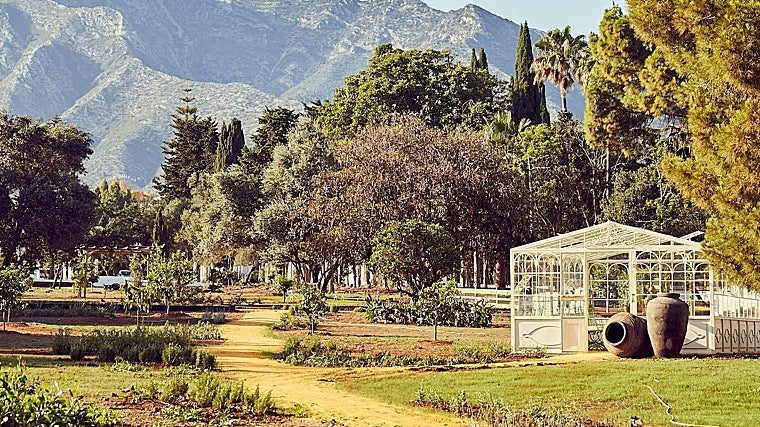 Jardín de la Finca Ana María dentro del complejo de Marbella Club Hotel