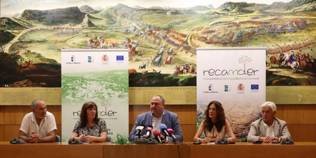 Gobierno regional, Grupos de Desarrollo Rural y FADEMUR se unen para sensibilizar y prevenir la violencia de género con el proyecto  Ponte en su lugar 