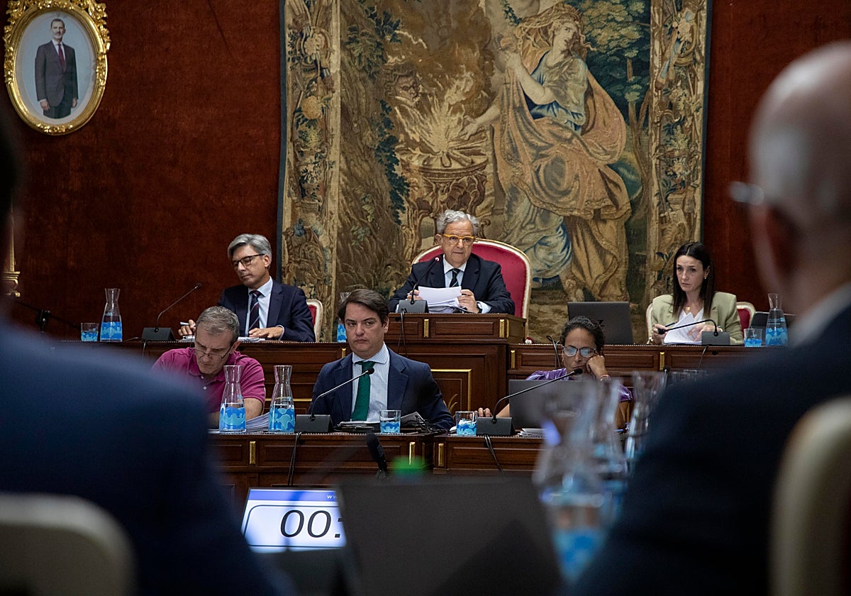 Salvador Fuentes preside el Pleno de la Diputación de Córdoba