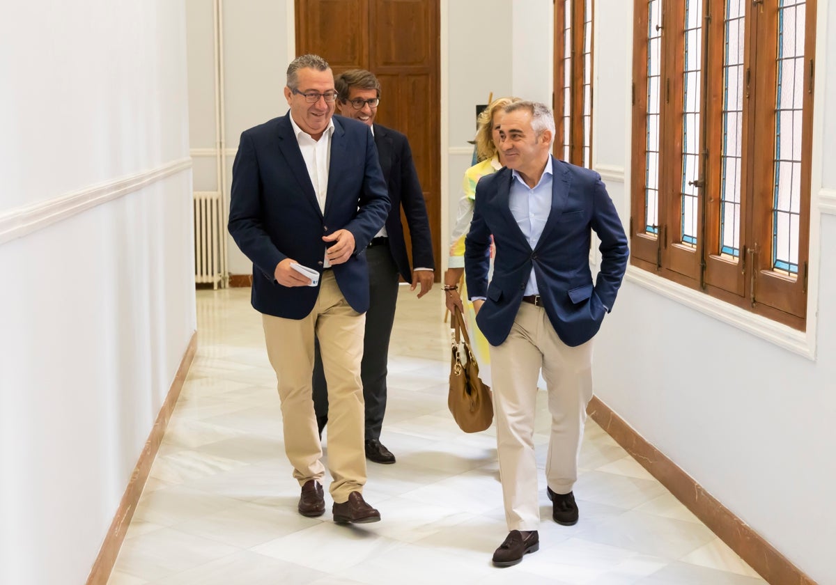 Imagen del presidente provincial Toni Pérez y del conseller de Agricultura, Miguel Barrachina