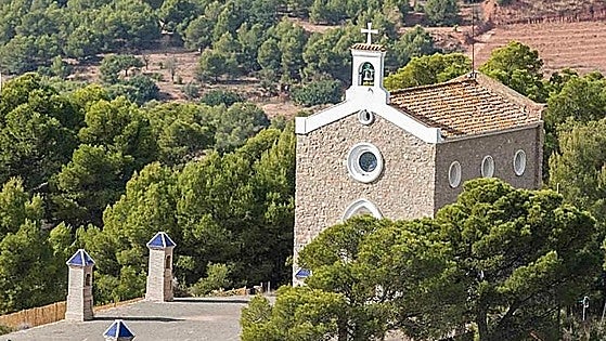 El pueblo de Valencia donde veranean Nuria Roca y Juan del Val junto a sus hijos: calles empedradas y un precioso entorno natural