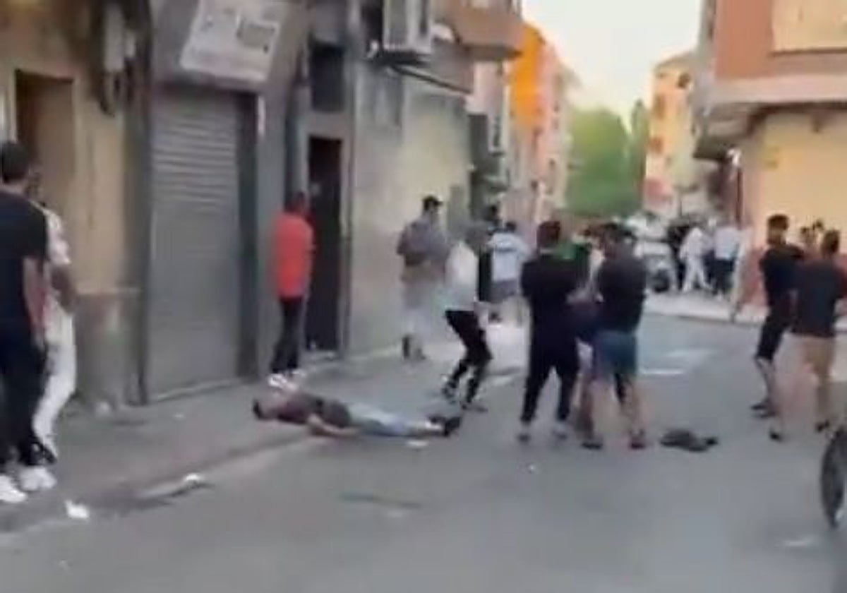 Fotograma del vídeo de la pelea de Aranda de Duero (Burgos) compartido en redes