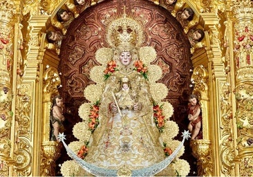 La Virgen del Rocío en su camarín