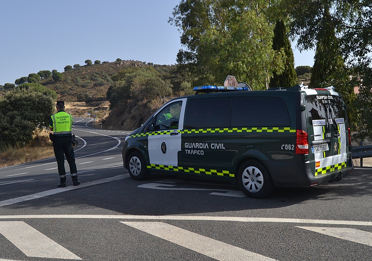 La Guardia Civil durante un control en Córdoba