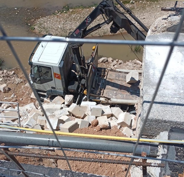 Derrumbe visto desde el puente