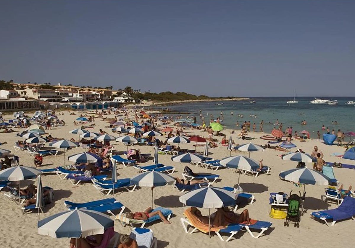 Imagen de una playa en Menorca.